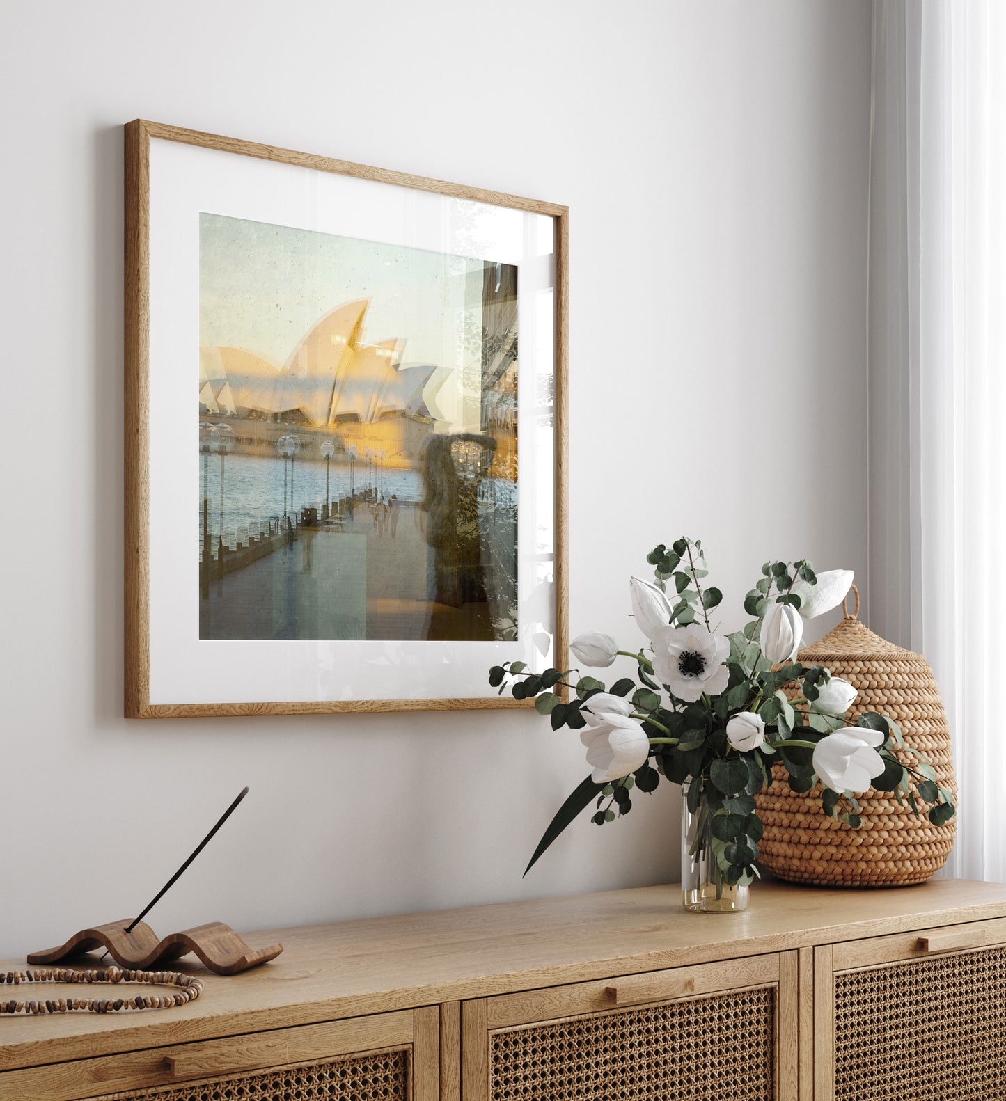 Reflection of the Sydney Opera House SQ